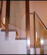DOMINOX@-Steklena-stopnis!c!na-ograja-z-nosilno-konstrukcijo-iz-inoksa-8046.jpg