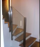 DOMINOX@-Steklena-stopnis!c!na-ograja-z-nosilno-konstrukcijo-iz-inoksa-8048.jpg